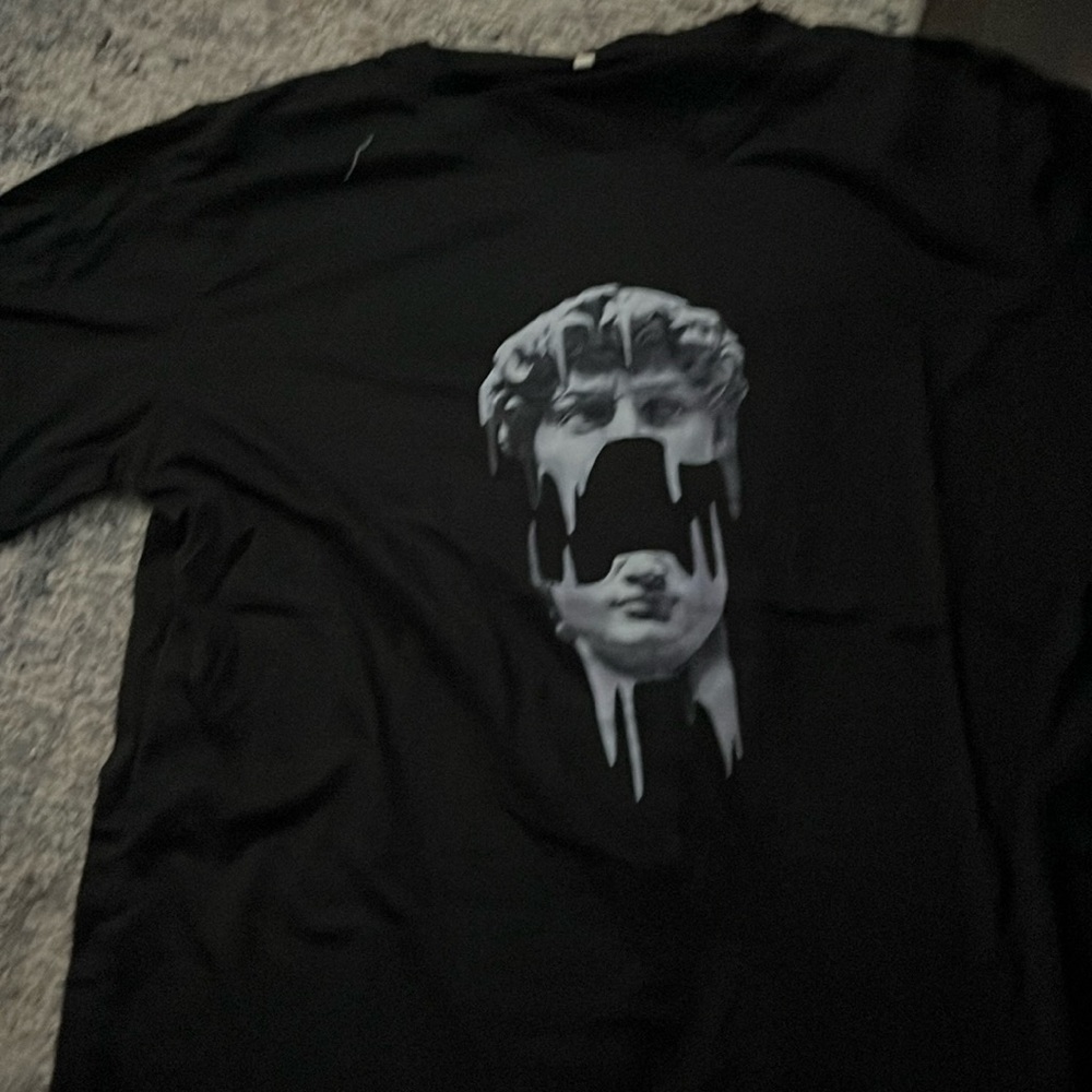 small black t shirt